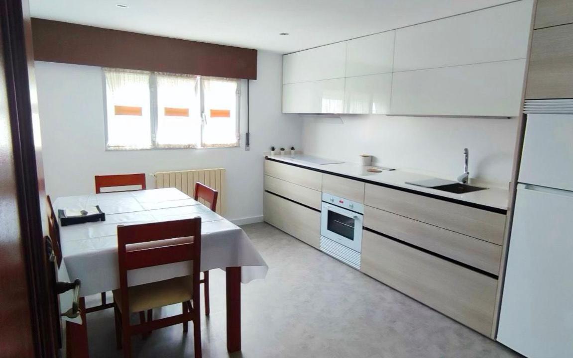 Acogedor Atico Cerca Del Mar By Bebalmy Apartment О Грове Екстериор снимка